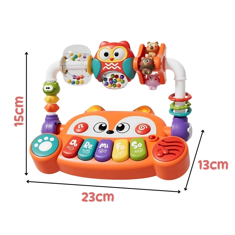 Pianinko w dłoni opiekuna, porównanie rozmiaru i ergonomiczne kształty zachęcające niemowlę — WOOPIE BABY 88
