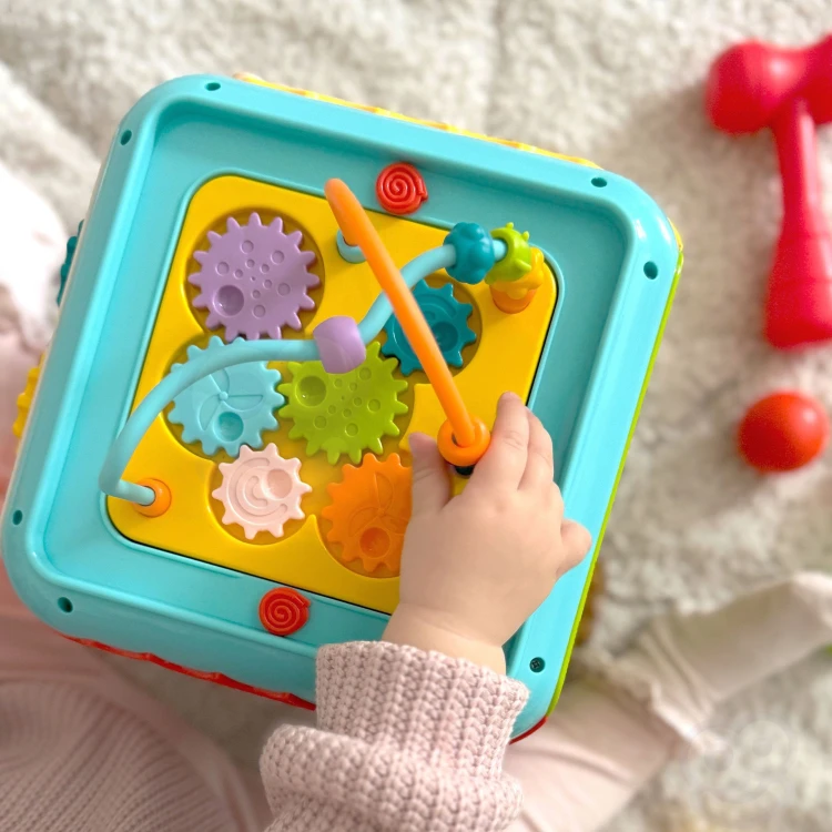 Spód i stabilność konstrukcji Wielofunkcyjnej Kostki Aktywności WOOPIE BABY 6w1 — solidna baza i blokada elementów