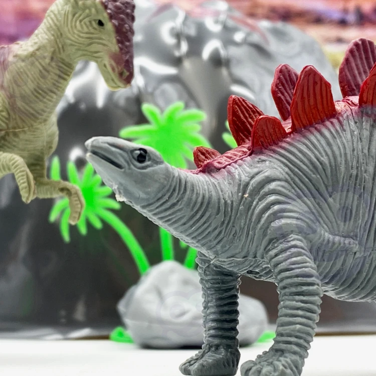 Piękne ułożenie 34 szt. Dinozaury WOOPIE — figurki ustawione rzędem, czytelne różnice rozmiarów