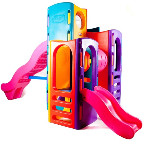Little Tikes Wielki Plac Zabaw Małpi Gaj — kolorowy zestaw ze zjeżdżalniami ustawiony na trawniku