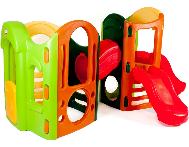Plac Zabaw 8w1 Małpi Gaj ze Zjeżdżalni LITTLE TIKES — frontowy kadr ukazujący całą kolorową konstrukcję