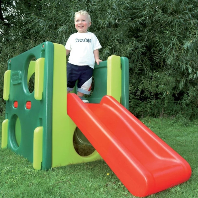 Detal zjeżdżalni LITTLE TIKES — szeroki tor ślizgowy i bezpieczne krawędzie dla maluchów