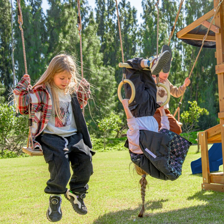 Kompletna aranżacja AXI Mitch play tower – cała konstrukcja placu zabaw z widocznymi detalami