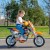 Widok tylnej części motocykla FEBER — bagażnik, lampa i osłona tylnego koła