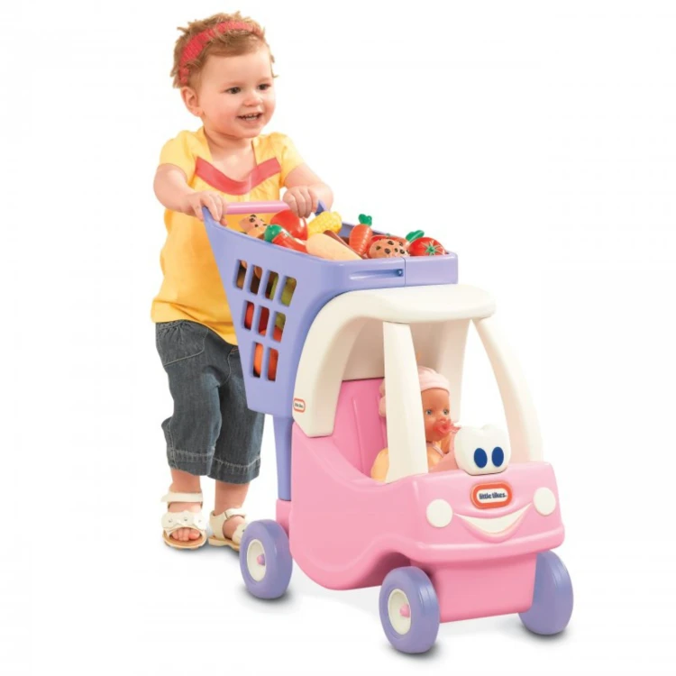 Tylny widok wózka Cozy Coupe — otwarta przestrzeń na zakupy, wygodny uchwyt i różowe wykończenia.
