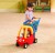 Detale kierownicy i maski jeździka Cozy Coupe Little Tikes — przyciski trąbki i wygodny uchwyt do pchania