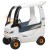 Dziecko jadące na jeździku LITTLE TIKES — zabawa w ogrodzie z łazikiem kosmicznym Cozy Coupe