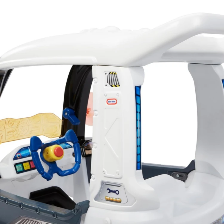 Panel sterowania Cozy Coupe — kierownica, dźwignie i dekoracje kosmiczne na desce LITTLE TIKES