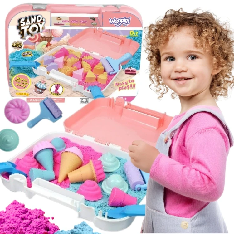 WOOPIE Zestaw Piasek Kinetyczny Lody w Walizce 1kg — walizka otwarta z kolorowymi foremkami i akcesoriami