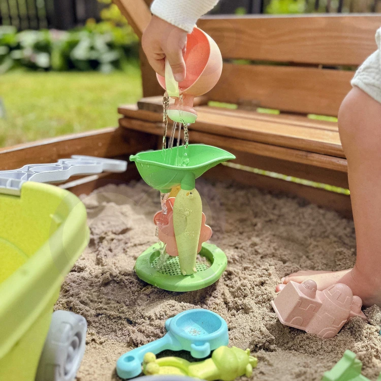 Zbliżenie na rączkę i łączenia wózka WOOPIE GREEN — jakość wykończenia i widoczna faktura materiału