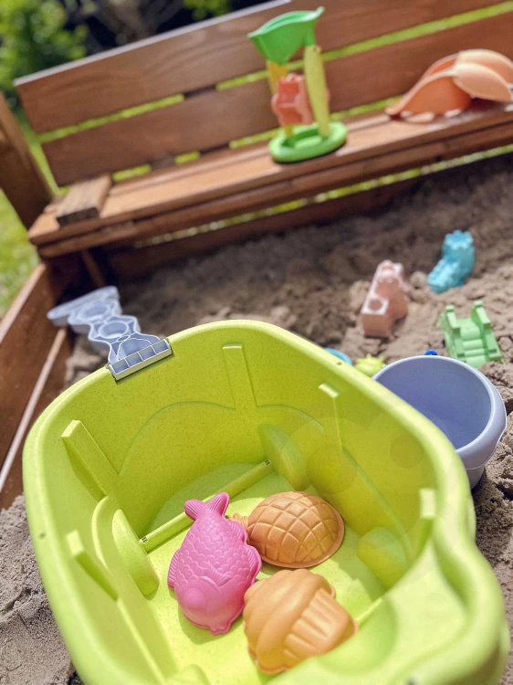 Ujęcie detaliczne logo i oznaczeń na produkcie WOOPIE GREEN — czytelne napisy o materiale i designie