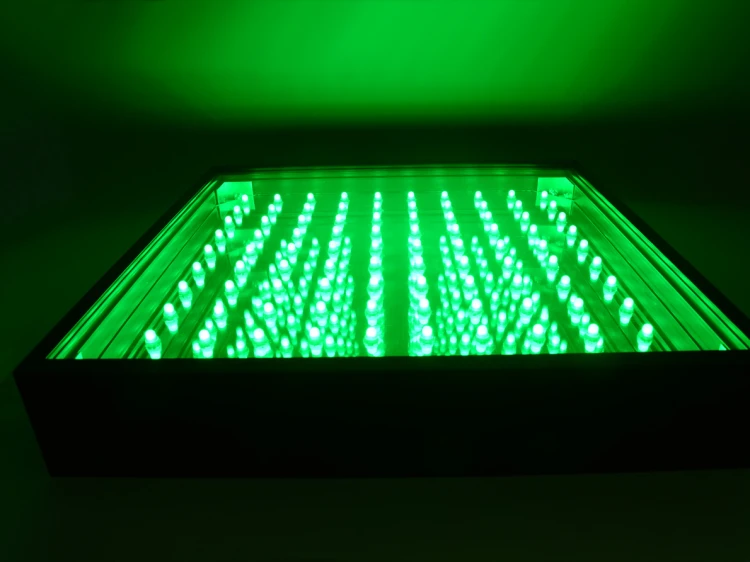 Kaseton LED podczas prezentacji efektów świetlnych z płynnymi przejściami barw, używany w sali relaksacyjnej