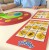 Rodzinne granie przy stole — dzieci dopasowują żetony w grze Bingo Dopasuj Żetony WOOPIE
