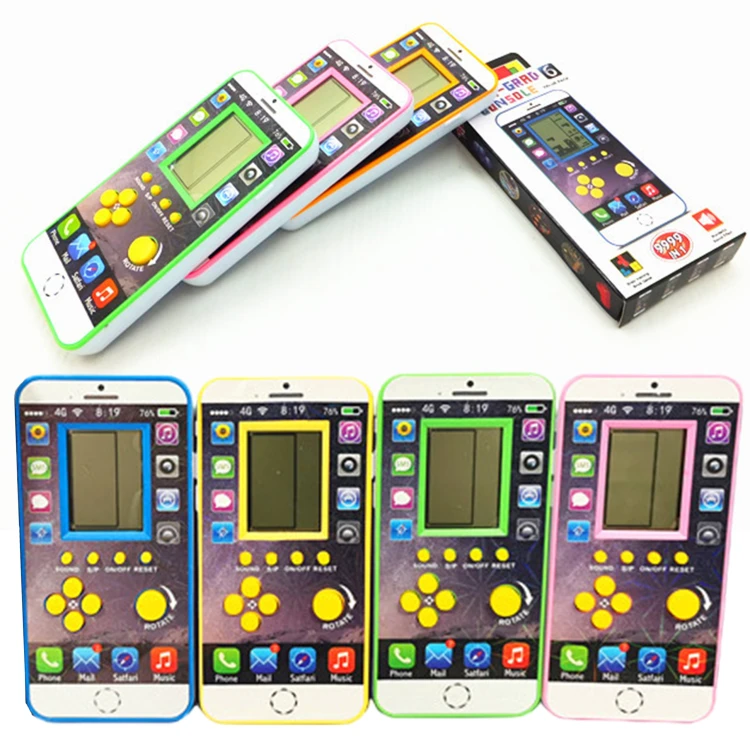 Zbliżenie na przyciski i obudowę elektronicznej gry Tetris WOOPIE — detale sterowania