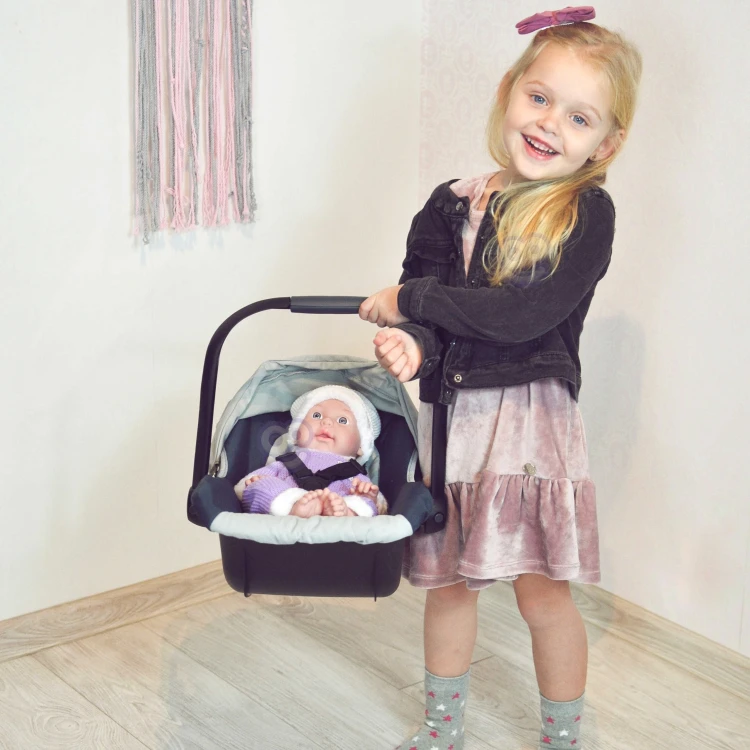 Nosidełko WOOPIE ROYAL na lalce 33–48 cm — model pokazany w użyciu, ergonomiczne ułożenie pasów
