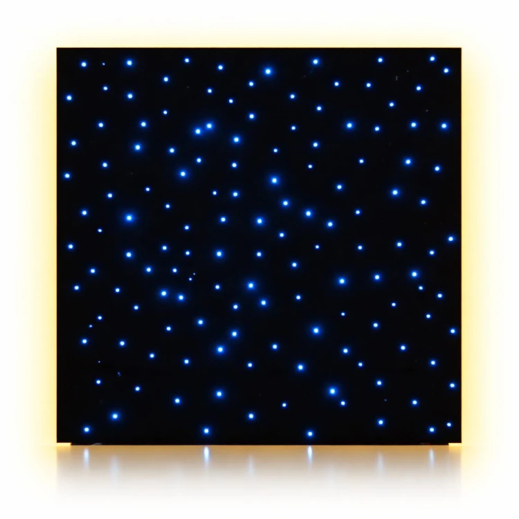 Widok krawędzi kasetonu 100×100×4 cm, ilustrujący płaską konstrukcję i montaż sufitowy