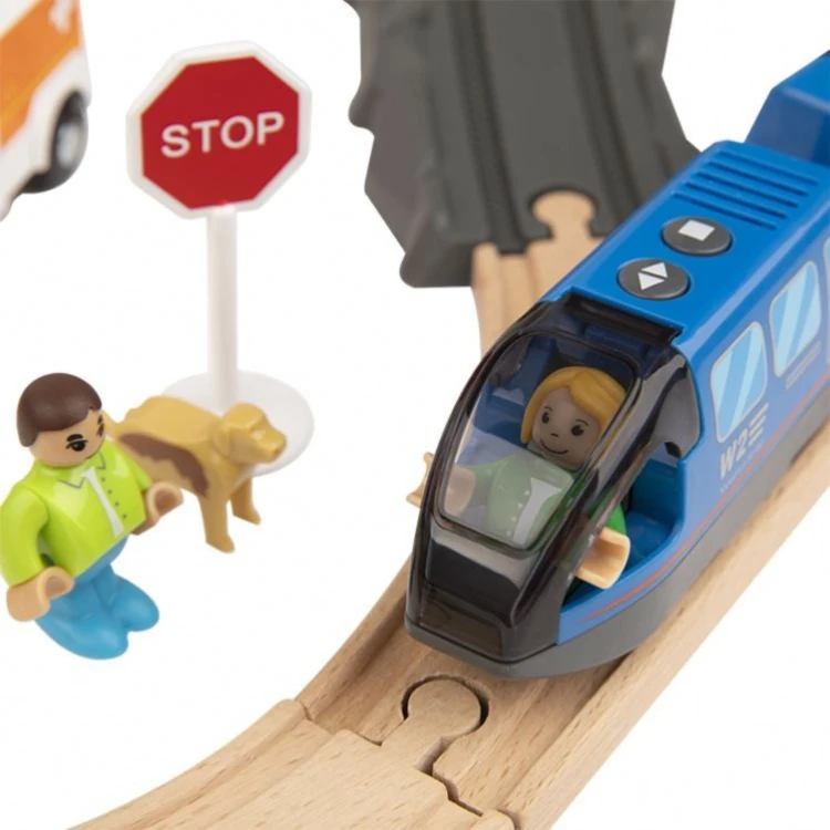 Klocki i akcesoria w pudełku 70 el. ułożone obok toru — elementy kolekcji Tooky Toy 51