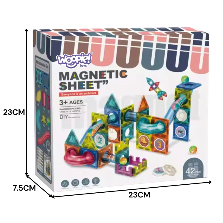 Dziecko składa konstrukcję z klocków magnetycznych WOOPIE 3D — zabawa i nauka przy torze kulkowym