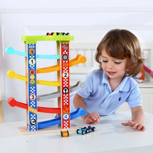 Zbliżenie na zakręty i łączenia toru kolorowej zjeżdżalni — widoczne detale konstrukcji TOOKY TOY