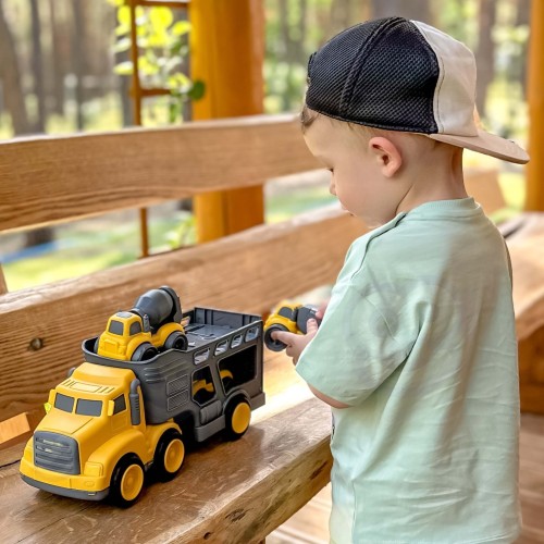 Zbliżenie na przód lawety WOOPIE — kabina kierowcy i mechanizm podnoszenia platformy