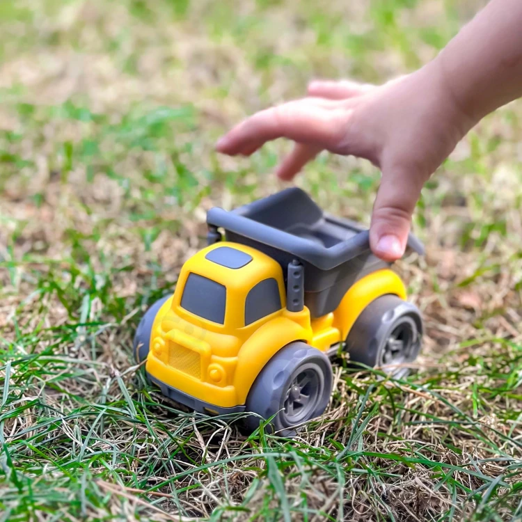 Widok z góry na lawetę z pojazdami budowlanymi WOOPIE — układ pojazdów w zestawie