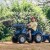 Pedały i siedzenie traktora FALK New Holland T8 — zbliżenie mechanizmu napędowego i pasów