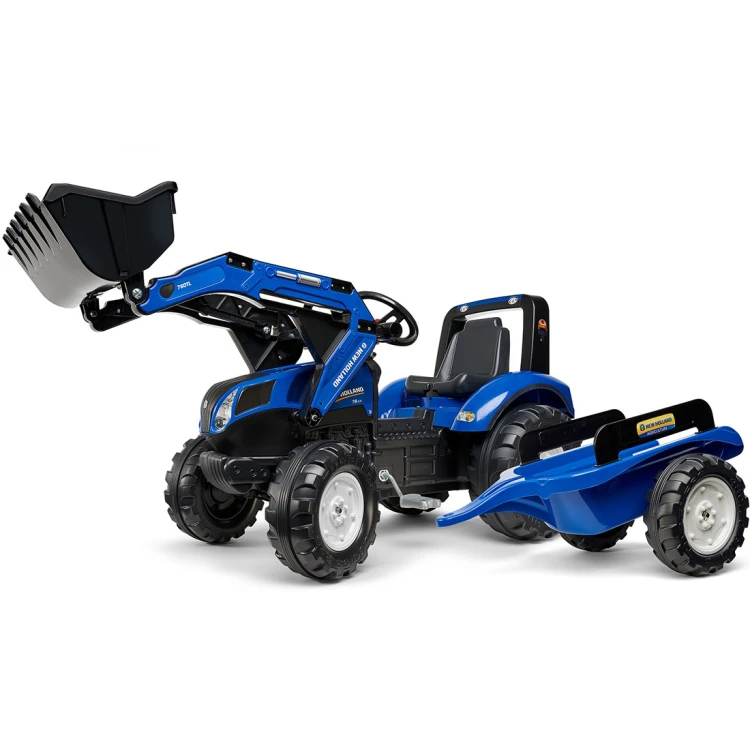 Widok z góry traktora na pedały FALK New Holland T8 — kompletna sylwetka z łyżką i przyczepą na podłożu