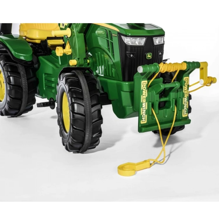 Rolly Toys — widok boczny wyciągarki John Deere zamontowanej na zabawkowym traktorze, linka założona