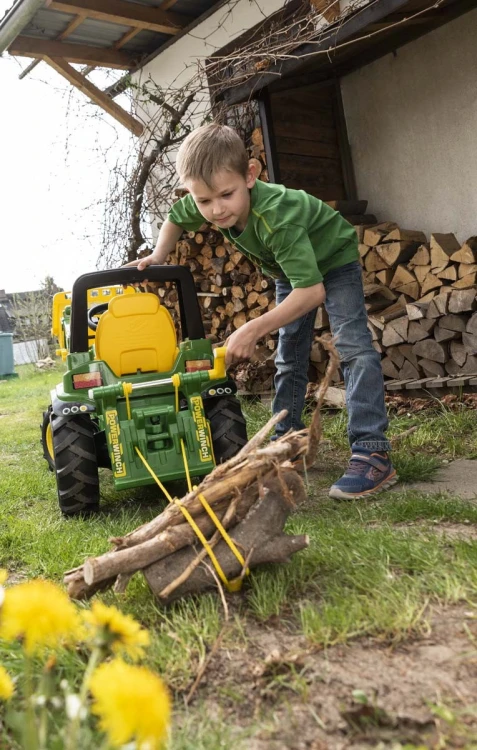 Detal ręcznego pokrętła i hamulca wyciągarki rollyPowerwinch — Rolly Toys, widoczny lakier i zabezpieczenia