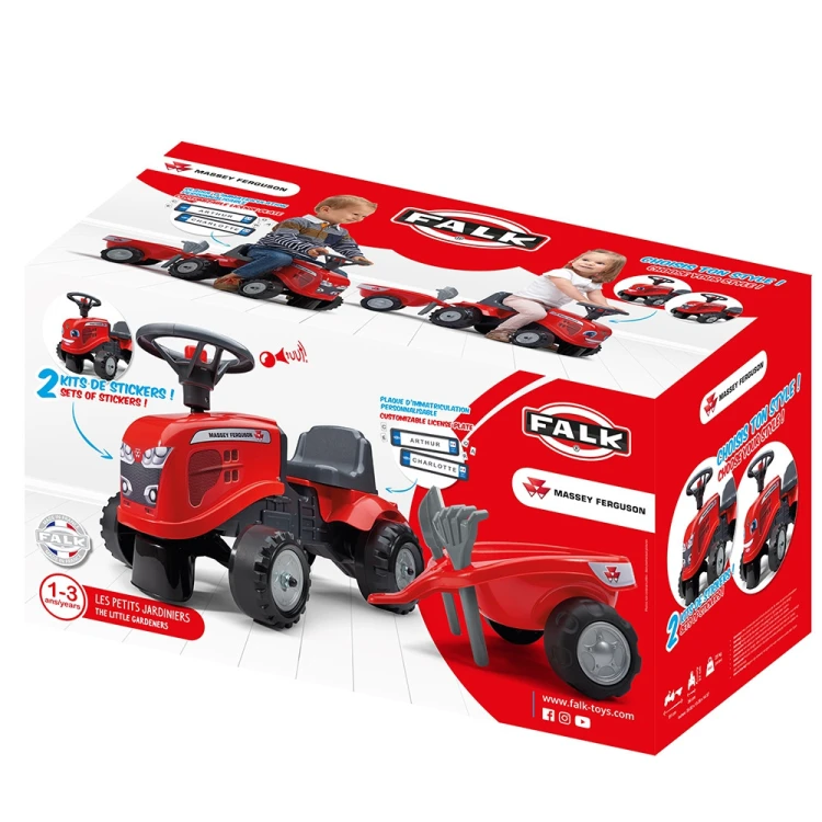 Detal naklejek i ozdobnych elementów na masce traktorka Baby Massey Ferguson FALK, widoczne czerwone wykończenia.