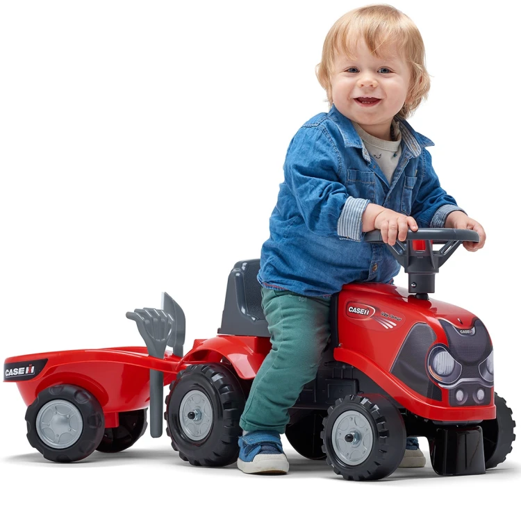 Siedzisko z oparciem i schowek pod siedzeniem w czerwonym jeździku Baby Case IH — praktyczny detal FALK