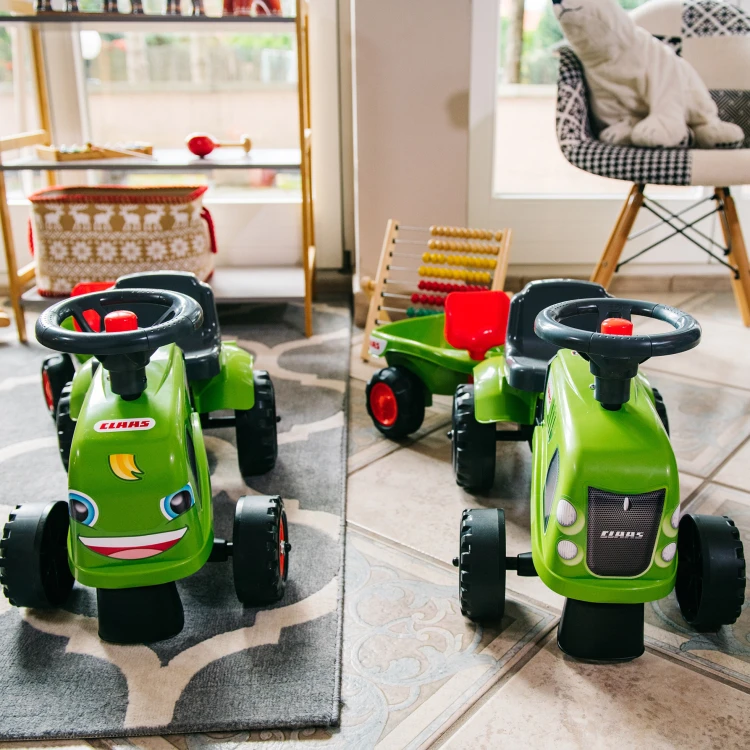 Siedzisko traktorka FALK Baby Claas odsunięte — widoczna konstrukcja siedzenia i powierzchnia przeznaczona do siadania