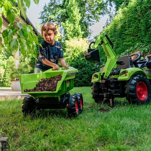 Boczny widok traktora FALK z zamocowaną koparką — ramię koparki i ergonomiczne siodełko