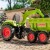Kierownica i dźwignie w ciągniku Claas Axos 330 FALK — detal panelu i mocowania kierownicy