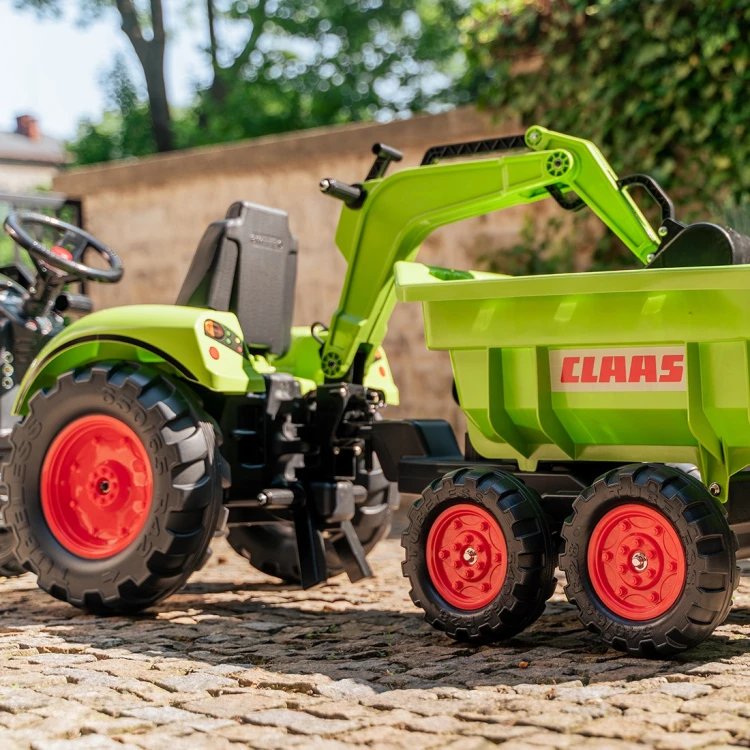 Kierownica i dźwignie w ciągniku Claas Axos 330 FALK — detal panelu i mocowania kierownicy