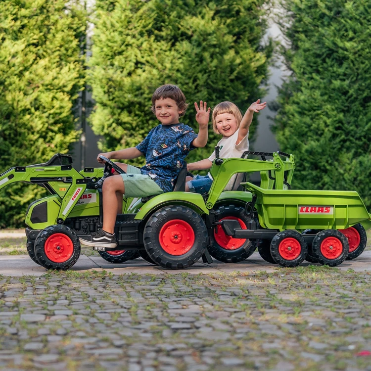 Ramię koparki zamontowane do traktora Claas Axos 330 — detal łączenia i zakresu ruchu FALK