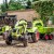 Traktor Claas Axos 330 z przyczepą — ujęcie z tyłu pokazujące przestrzeń ładunkową i zaczep FALK