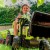 Widok z góry na traktor Claas Axos 330 FALK z koparką i przyczepą — rozmieszczenie elementów roboczych