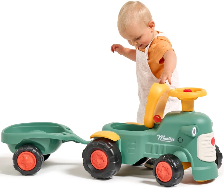 Zbliżenie przednie traktorka FALK Baby Maurice — lampa, kierownica i siedzisko w stylu retro