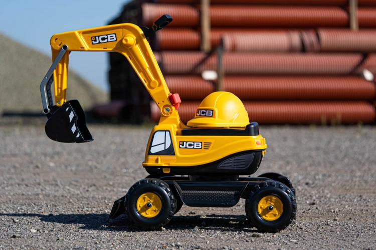 Podwozie koparki FALK JCB — wyraźne gąsienice i stabilne osadzenie na różnych powierzchniach