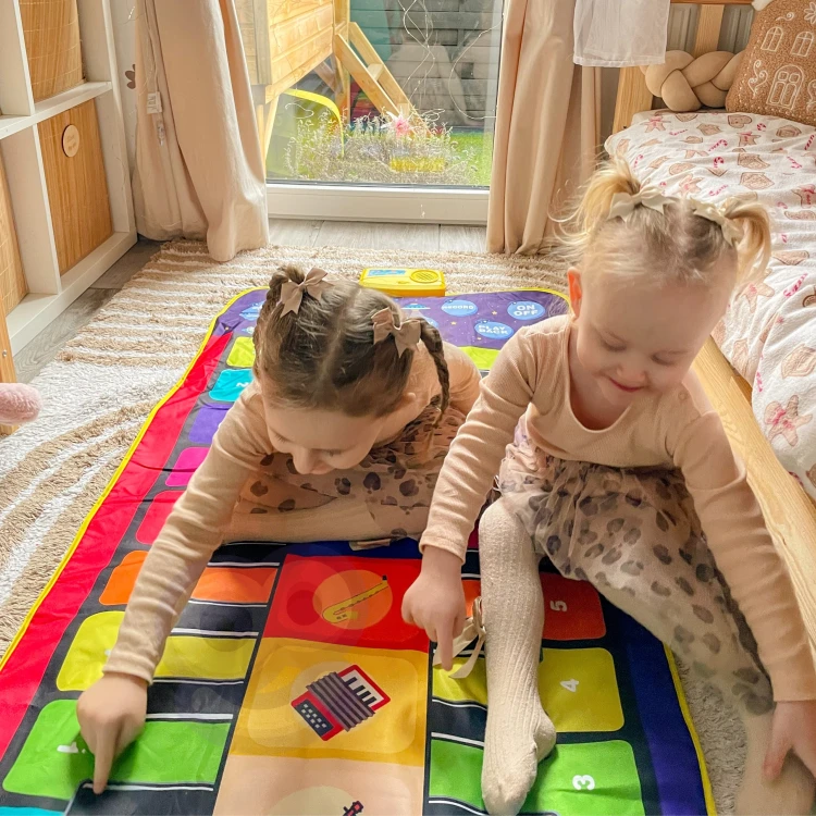 Panel sterujący maty muzycznej WOOPIE — przyciski funkcyjne, oznaczenia i wygodne rozmieszczenie
