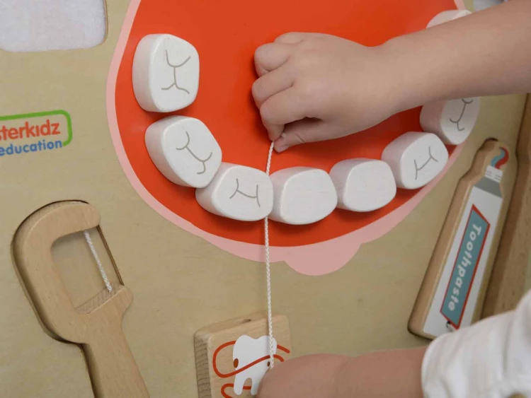 Panel z obrotowymi kółkami MASTERKIDZ — mechanizmy do ćwiczeń palców, koordynacji i zręczności manualnej