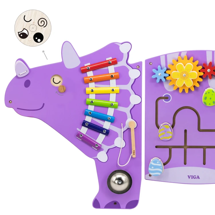 Kątowy widok tablicy Triceratops VIGA — profil drewnianej ramy oraz rozmieszczenie modułów manipulacyjnych