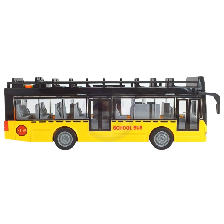 Autobus WOOPIE 48 nocą — włączone oświetlenie wewnętrzne i zewnętrzne, atmosfera sceny