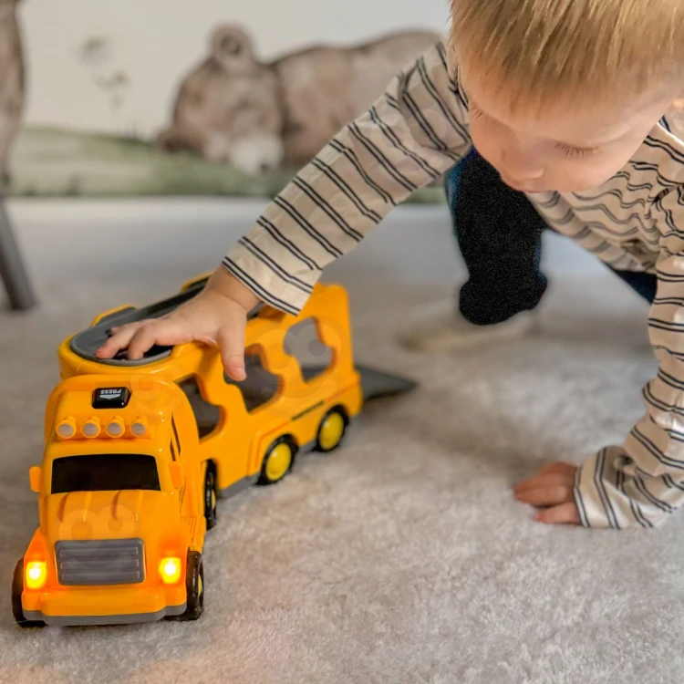 Widok z góry na WOOPIE lawetę i auta — rozmieszczenie pojazdów na platformie pokazane w scenie transportu
