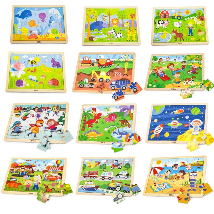 Widok drewnianego stojaka z ułożonymi puzzle Viga — wszystkie 12 układanek ustawione pionowo