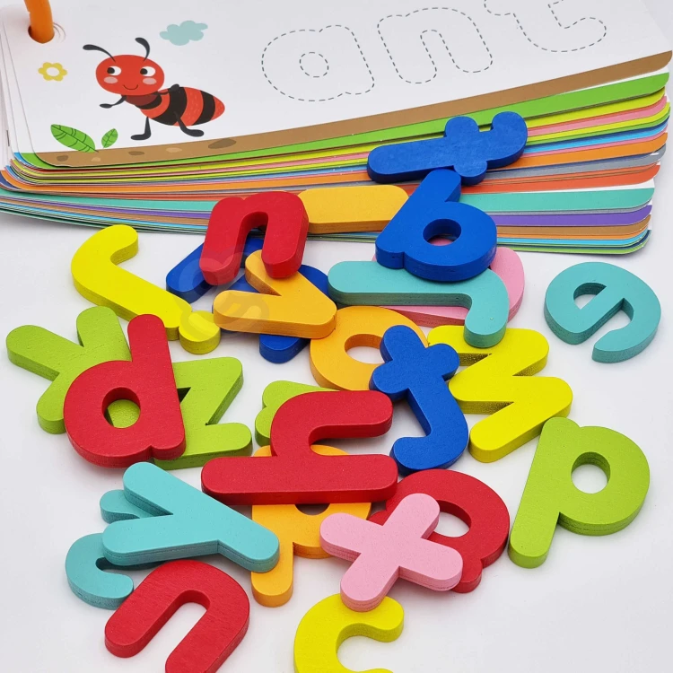 Grubość i jakość drewna puzzli TOOKY TOY — detal krawędzi i staranne wykończenie elementów