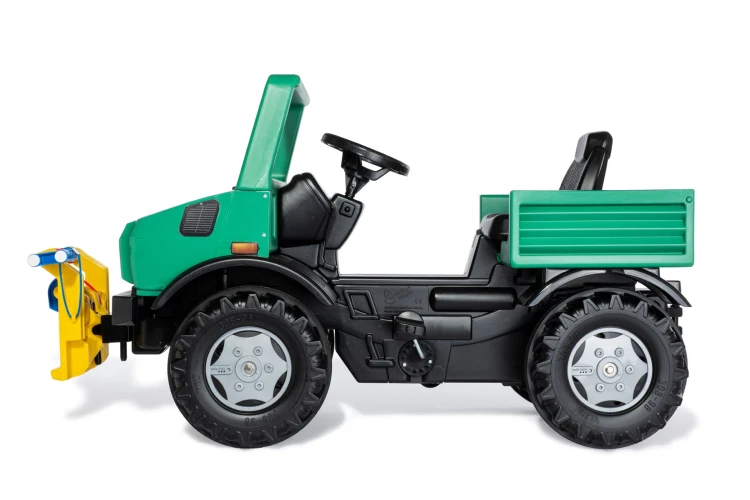 Detal wyciągarki i haczyka w RollyUnimog, mechanizm ratowniczy i solidne mocowania widoczne z bliska