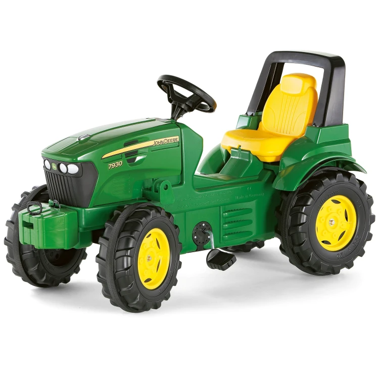 Rolly Toys traktor na pedały John Deere FarmTrac — widok trzy czwarte z przodu, zielony lakier i imitacja maski