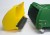 Zbliżenie na panel sterowania i rączkę zamiatarki John Deere Rolly Toys — detale przycisków i mocowanie szczotki